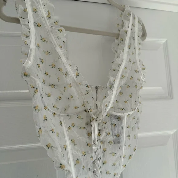 NWT PrettyLittleThing White Floral Chiffon Lace Up Boned Corset Top 6 - Picture 6 of 12
